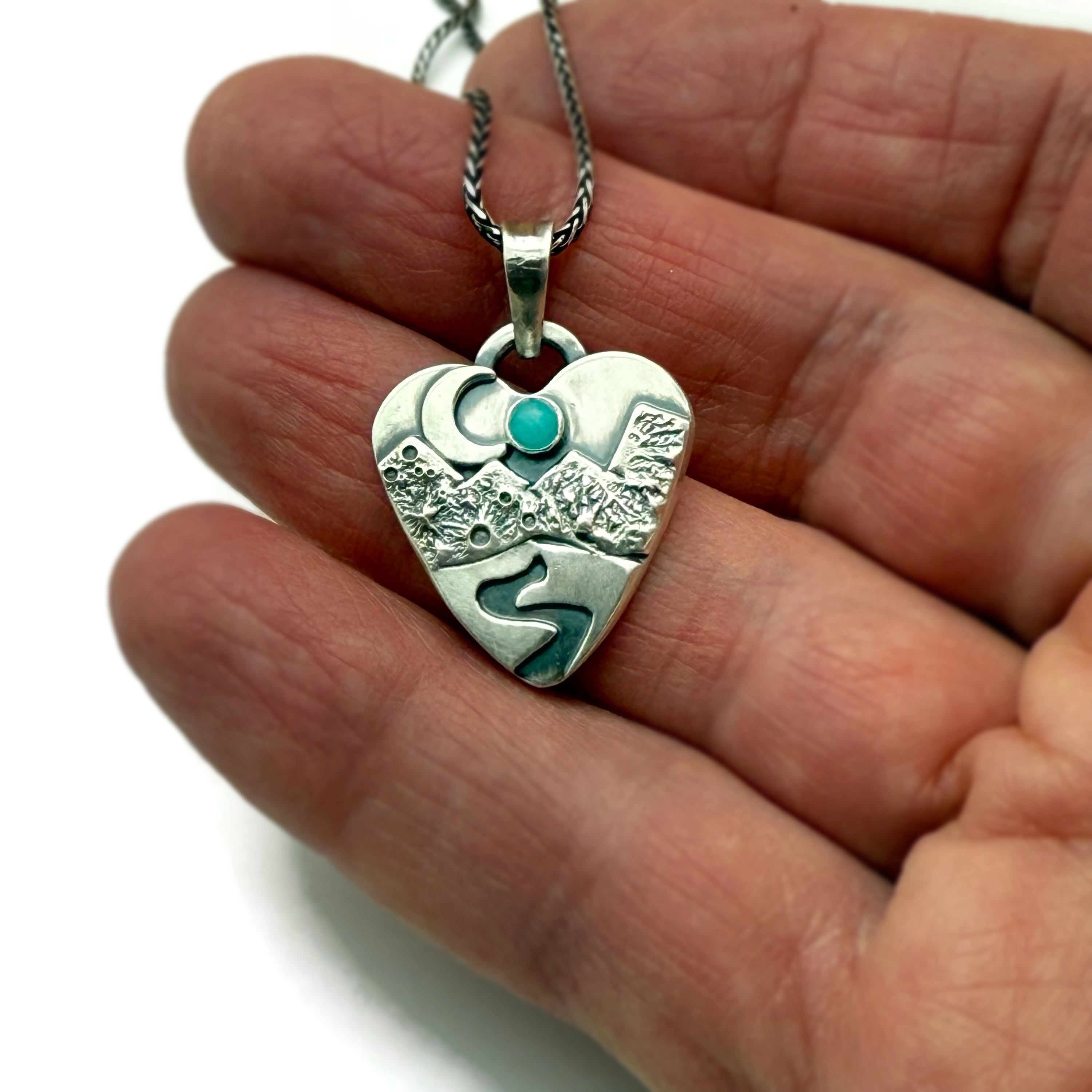 Alpine Heart - Heart of the Mountains